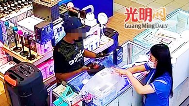 Photo of 假裝要購買 趁店員沒留意 竊賊偷走3手機等配件