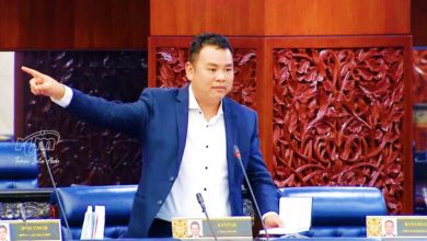 Photo of 【國會】手綁白絲帶卻接納跳槽議員 火箭斥伊黨很虛偽