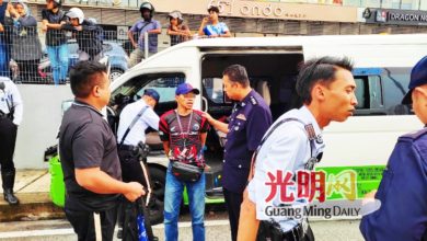 Photo of 撞分界堤再飛撞對面路肩 避捕客貨車司機落網