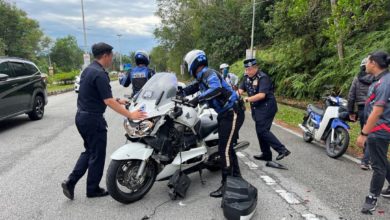 Photo of 護送首相途中遇車禍 警員撞車翻覆