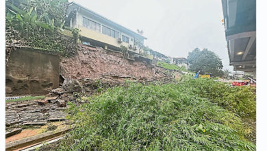 Photo of 隆豪雨大紅花花園土崩 17戶52居民緊急撤離