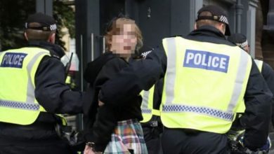 Photo of 英警兩周捕逾1千涉騷亂者 被控者包括年僅13歲女孩