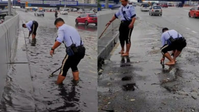 Photo of 4交警徒手清堵塞溝免水災 網民爆讚 “非我們職責 但願為民服務”