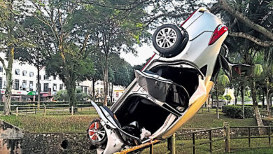 Photo of 轎車撞分界堤欄杆 司機身亡乘客重傷