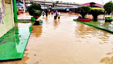 Photo of 長命雨巴生沙亞南多區淹水 消拯員救災通溝渠