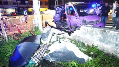 Photo of 轎車失控撞石牆 岳父岳母亡女婿傷