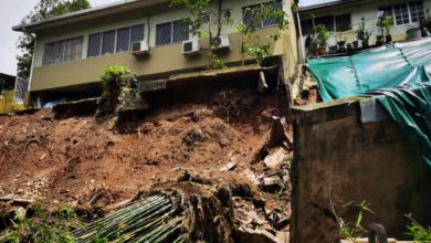 Photo of 大雨沖塌擋土墻 屋子結構傾斜 住戶漏夜疏散