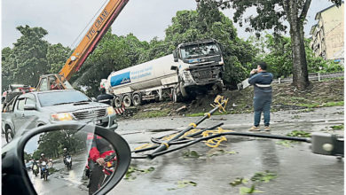 Photo of 槽罐羅里撞倒路燈引發 巴西古當高速路大塞車