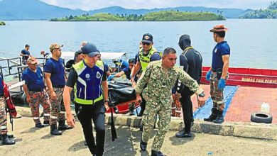 Photo of 疑船艇撞飄浮木翻沉 4軍人落湖1溺死