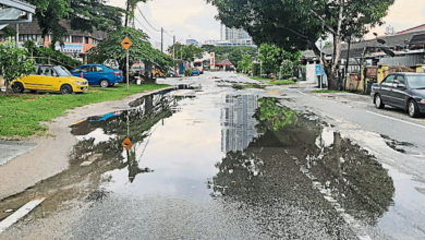 Photo of 排水深溝高過馬路 居民盼解決路面積水