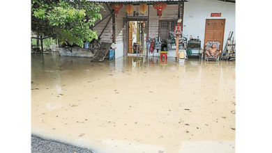 Photo of 1小時豪雨 居本峇魯水災