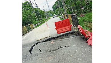 Photo of 烏魯音峇魯村路崩陷 民眾須繞道