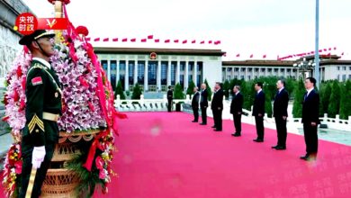 Photo of 中國烈士紀念日 習近平與黨高層獻花籃