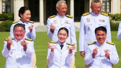 Photo of 泰國女首相因比心拍照要被撤職？ 巴逸陣營千方百計尋破綻