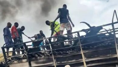 Photo of 油罐車撞卡車 爆炸起火 48人 50牛 燒死