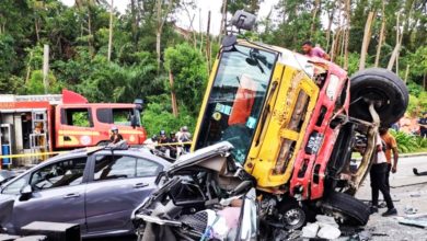 Photo of 羅里“泰山壓頂” 耗2小時移出死者 10車連環撞1死3傷