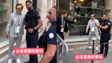 Photo of 成龍巴黎街頭漫步 被警方攔下包圍