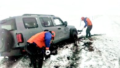 Photo of 賞秋變觀雪 內蒙突降大雪多車被困