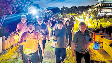 Photo of 隆非一般中秋月光會 200人提燈夜遊義山