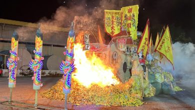 Photo of 恭送九皇爺回鑾 默貢斗母宮焚化38尺皇船