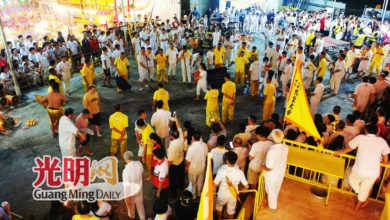 Photo of 大山腳斗母宮擠滿善信 過火坑祈平安去霉氣