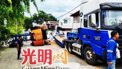 Photo of 亞依淡至敦林大道工程出意外 大型吊車壓毀轎車住家