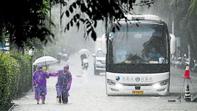 Photo of “潭美”殘餘帶來暴雨　 海南多地續停課