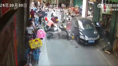 Photo of 視頻 | 老翁疑掛錯倒退檔 撞飛輾壓多名騎士市民