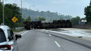 Photo of 在加叻大道失控傾覆起火狂燒 油槽車司機重傷斃命