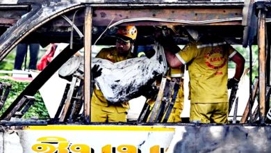 Photo of 泰學巴爆胎釀恐怖火患 車頭燒起 學生遺體卷縮車尾