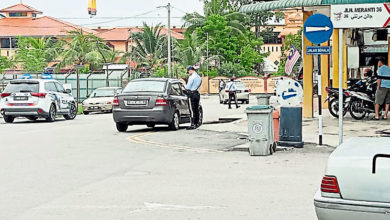 Photo of 以為巡警週日不執法 雙黃線停車司機接罰單