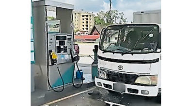 Photo of 貨卡退車撞及小羅里 司機機警避開逃一劫