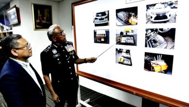 Photo of 人潮聚集处发假简讯诈骗 警方MCMC联手捕4男