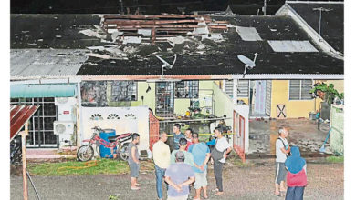 Photo of 疑冷氣機電線短路引發爆炸 炸穿屋頂 屋主灼傷