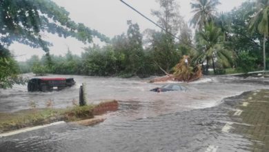 Photo of 道路涵洞破裂 4车被洪水冲走