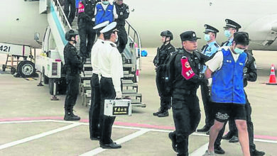 Photo of 中柬捣赌诈园区 逾500疑犯分批押回中国