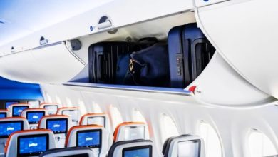 Photo of 空服員不幫搭客放行李上頭頂置物櫃 網紅空姐發片爆真正原因