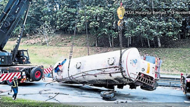 Photo of 羅里橫擱大道已清理 南下車道恢復通車