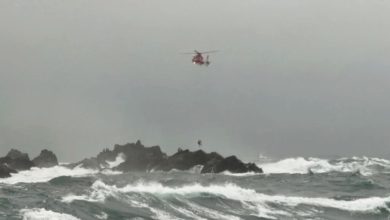 Photo of 19人釣魚團遇巨浪 7人落海6獲救1身亡