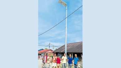 Photo of 房地部撥款地摩新村 裝5盞太陽能街燈