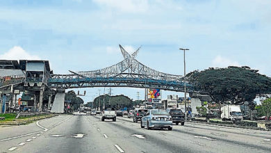 Photo of 運載仙特拉天橋屋頂 甲數路今局部關閉