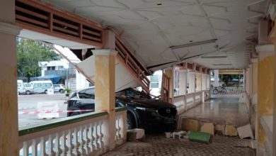 Photo of 轿车撞入槟佛学院 大片屋顶坍塌