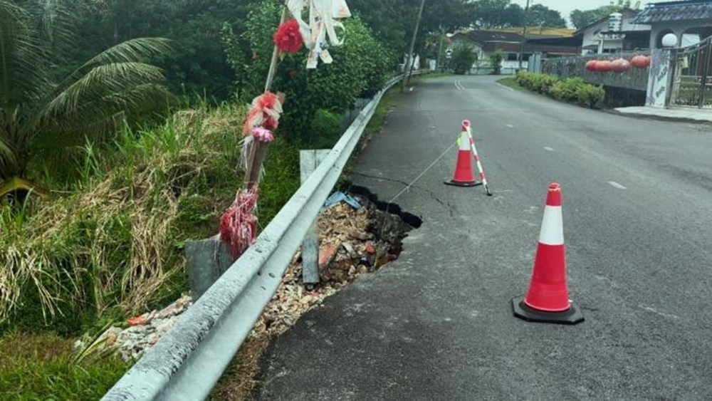 居民指出，崩塌处从原本的小洞变成如今的严重情况