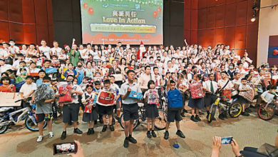 Photo of 鹰阁医院“与爱同行”送暖 槟7校152生获圣诞礼物
