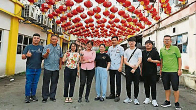 Photo of 沙登商业城 挂380红灯笼添年味