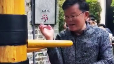 Photo of 广州访李小龙祖居见木人桩 曹观友兴起耍咏春