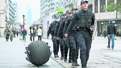 Photo of 温州成都警携带机械狗 球形机械人巡逻引围观