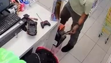 Photo of 偷走女店员钱包 男子被追查
