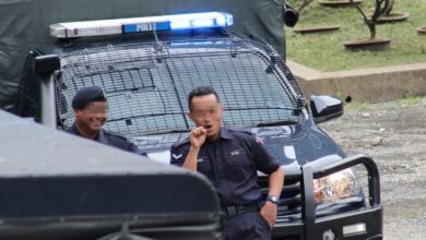 Photo of 警员比猥亵手势 业余摄影师公开照片