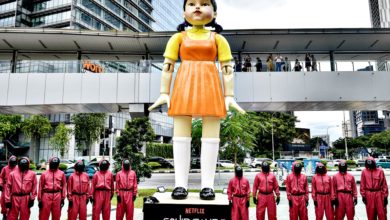 Photo of 捷运站成“鱿戏”会场 巨“英姬”成打卡热点